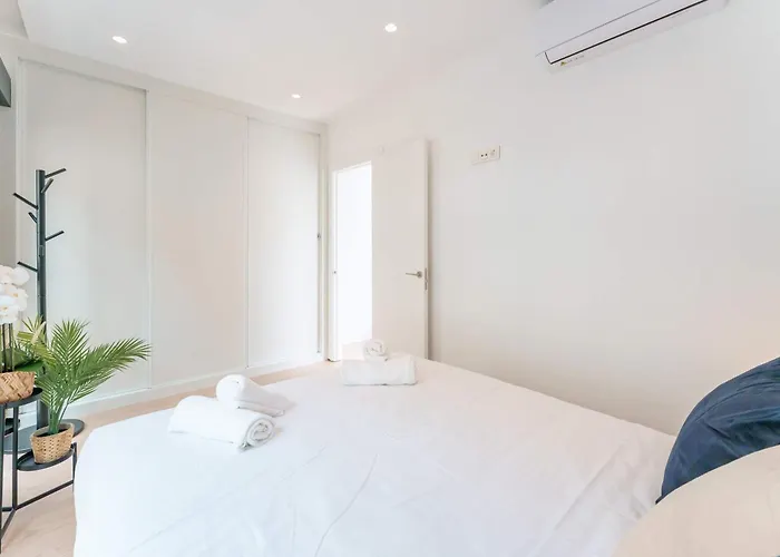 Stylish 3bd With Rooftop Jacuzzi - Artes Ferienhaus Málaga