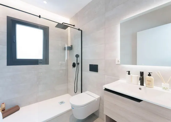 Stylish 3bd With Rooftop Jacuzzi - Artes *