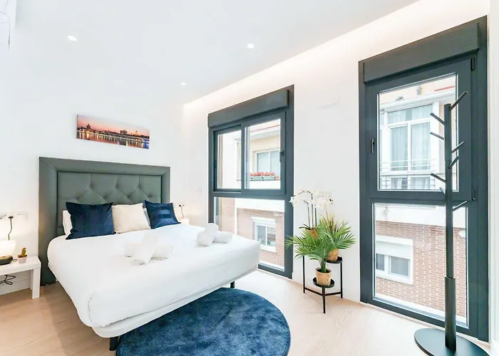 Stylish 3bd With Rooftop Jacuzzi - Artes Ferienhaus *