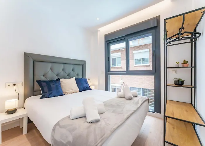 Stylish 3bd With Rooftop Jacuzzi - Artes Ferienhaus Málaga
